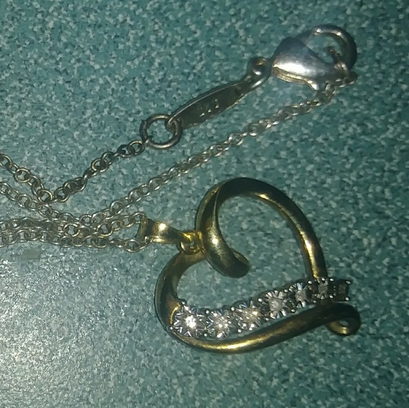 GORGEOUS DIAMOND HEART PENDANT - Picture 5 of 6